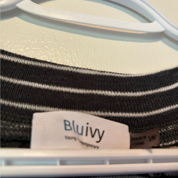 BluIvy Allie slouchy top in ash stripe size S/M - Picture 4 of 4